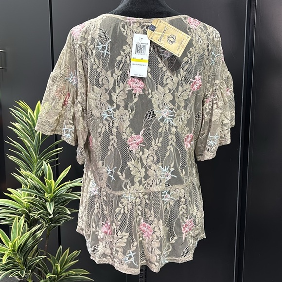 Democracy Island Sand embroidered lace,sheer, short butterfly sleeve scoop neck - Picture 5 of 8